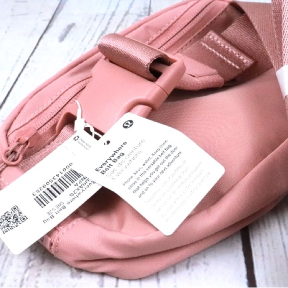 🎉2 Hps 🎉 NWT AUTHENTIC LULULEMON EVERYWHERE 1L BELT BAG PINK PASTEL rose gold - Picture 6 of 8